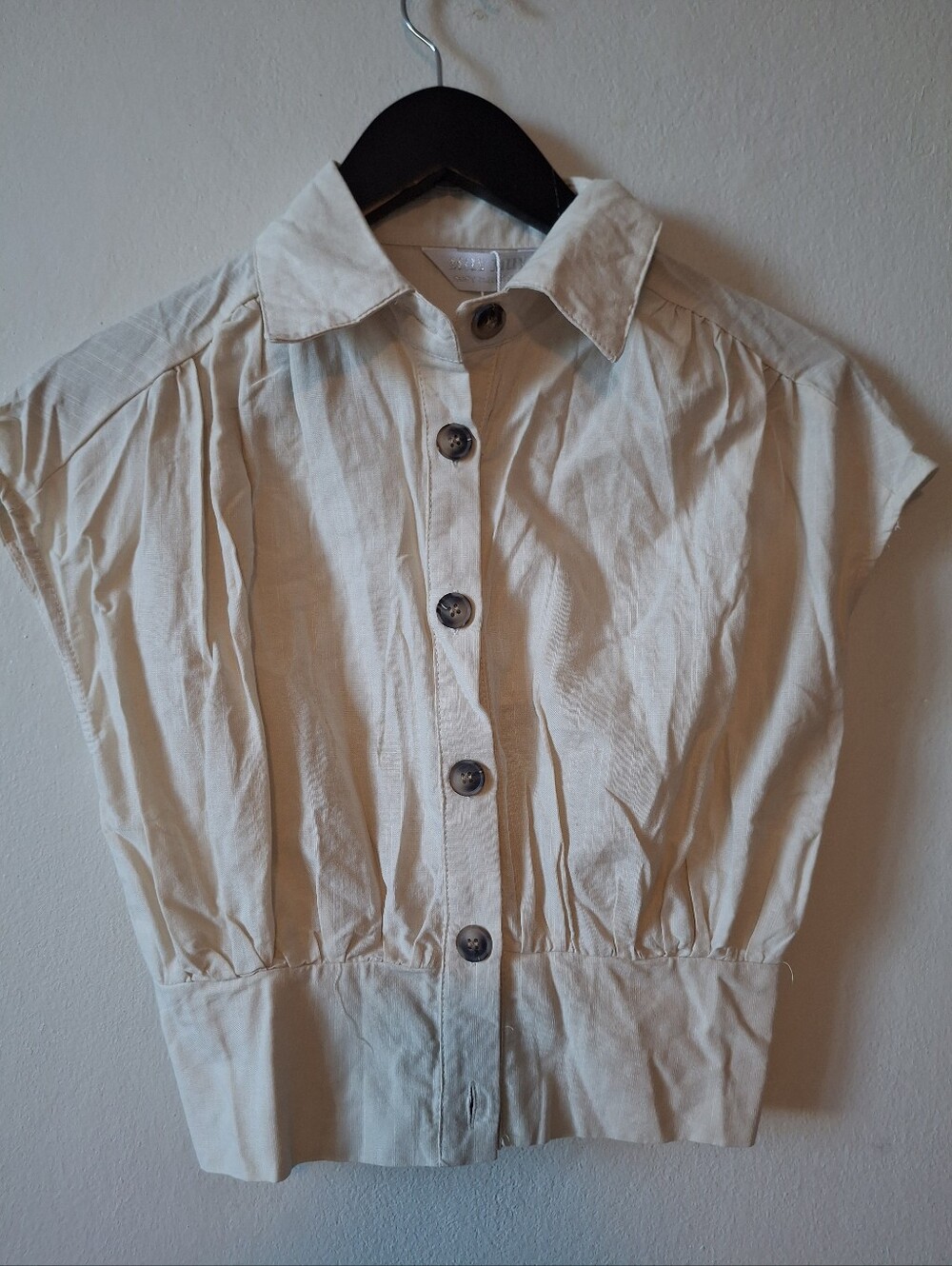 Women’s Cream Button-Front Cap-Sleeve Blouse